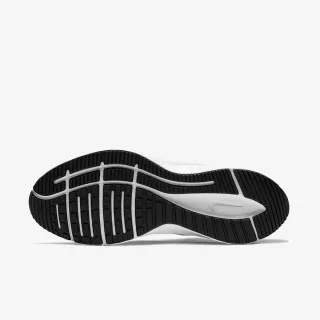 Nike WMNS QUEST 3 SHIELD 