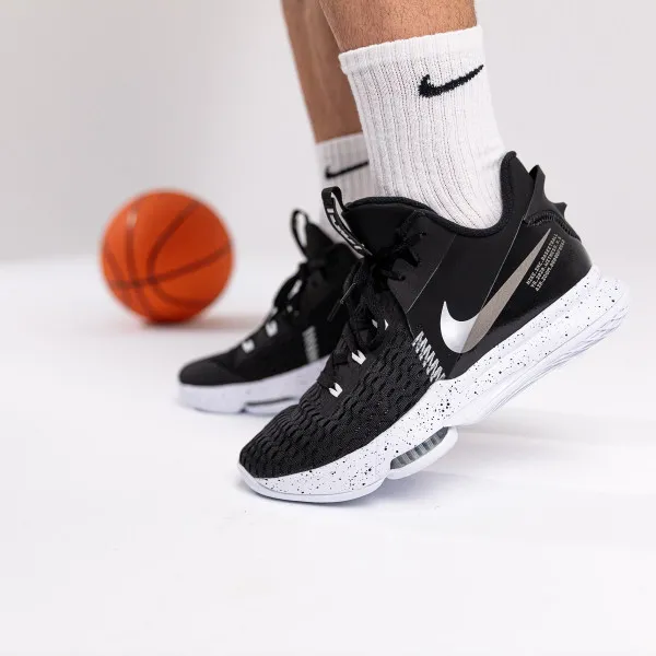 Nike Tenisice LeBron Witness 5 