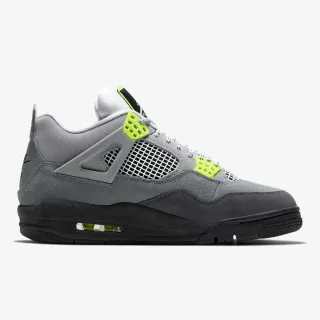 Nike AIR JORDAN 4 RETRO LE 