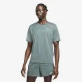 Nike M NK RN DVN MILER SS EMBOSS 