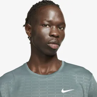 Nike M NK RN DVN MILER SS EMBOSS 