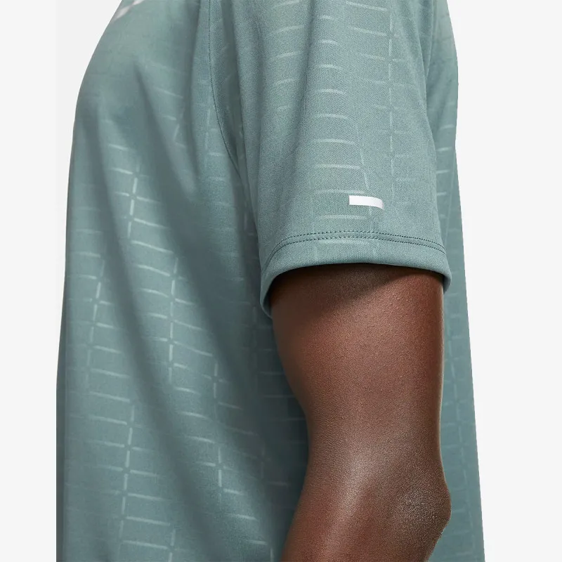 Nike M NK RN DVN MILER SS EMBOSS 