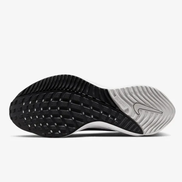 Nike AIR ZOOM VOMERO 16 