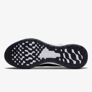 Nike Revolution 6 