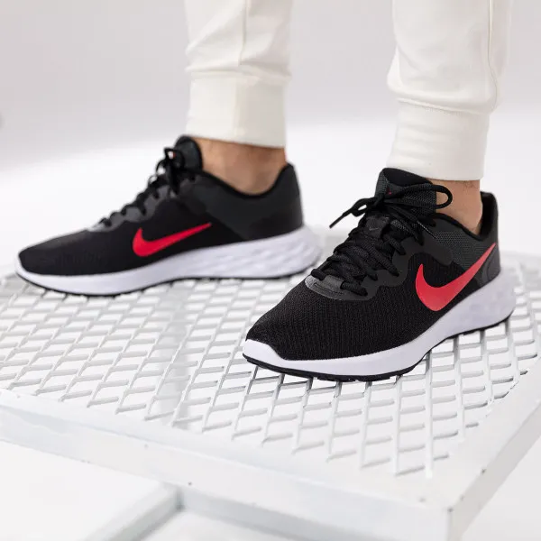 Nike Revolution 6 