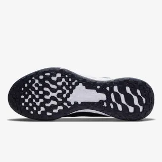 Nike Revolution 6 
