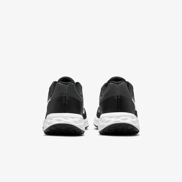 Nike Revolution 6 