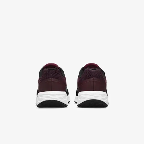 Nike Revolution 6 