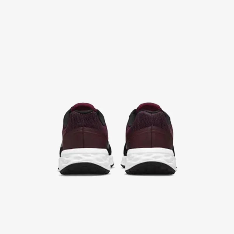 Nike Revolution 6 