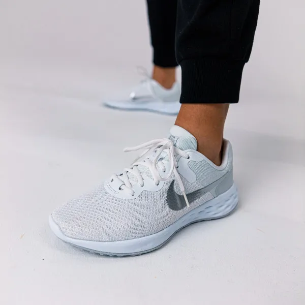 Nike REVOLUTION 6 