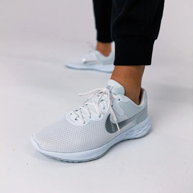 Nike REVOLUTION 6 