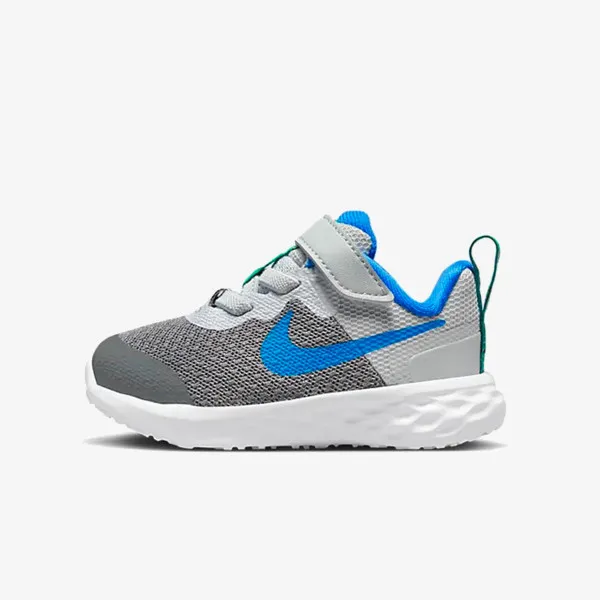NIKE TENISICE Revolution 6 