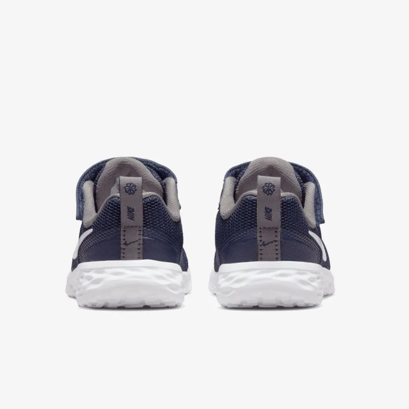 Nike Revolution 6 