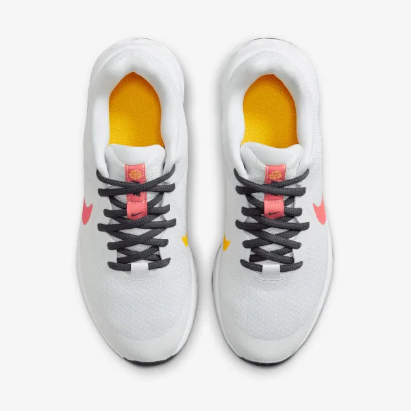 Nike Revolution 6 