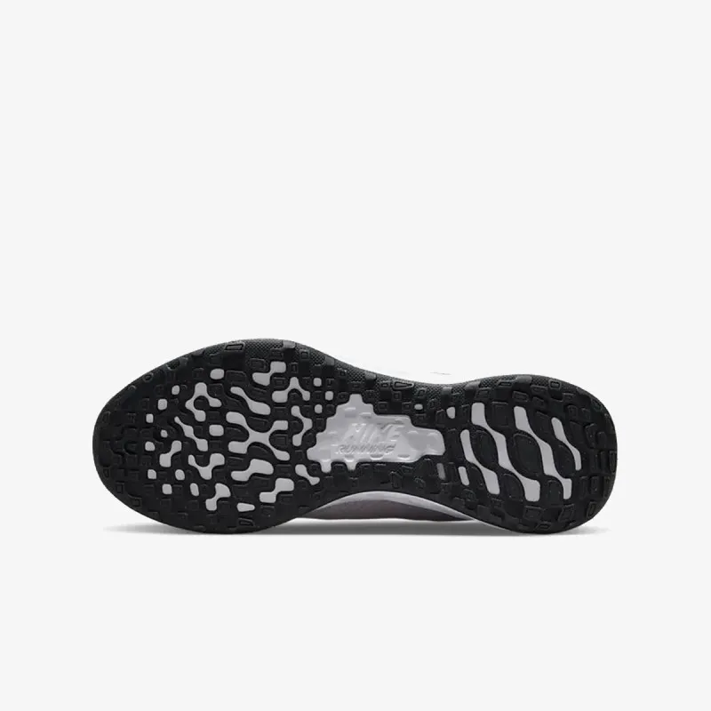 Nike Revolution 6 