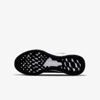 Nike Revolution 6 SE 