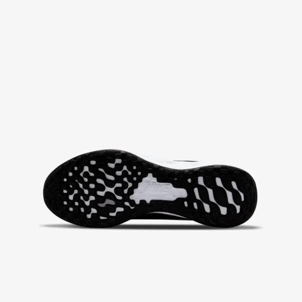Nike Revolution 6 SE 