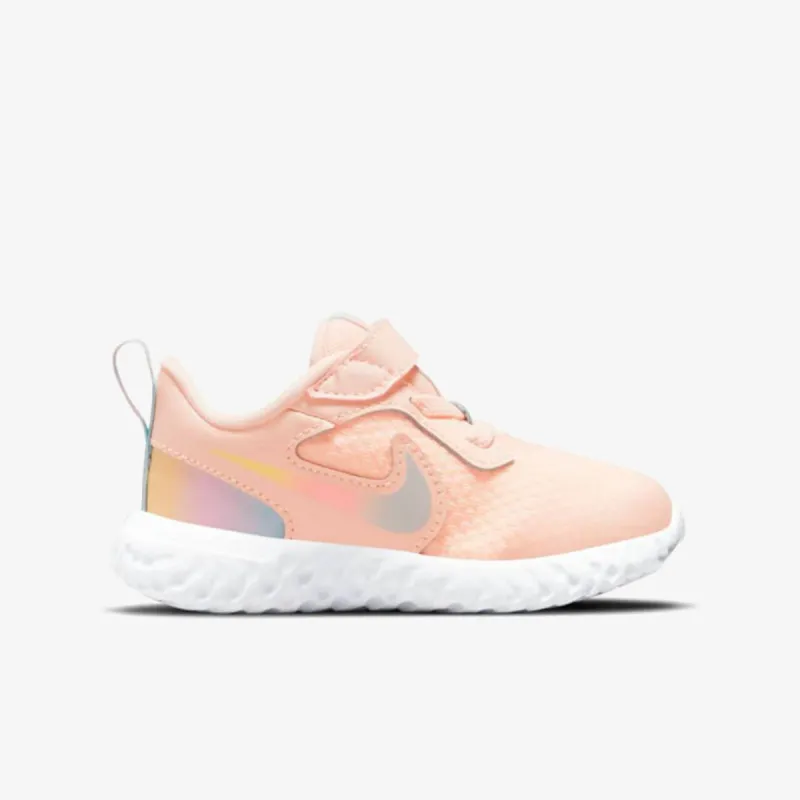 Nike REVOLUTION 5 
