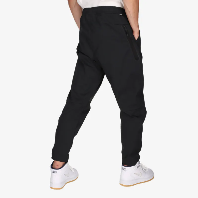 Nike Sportswear Tech Essentials 