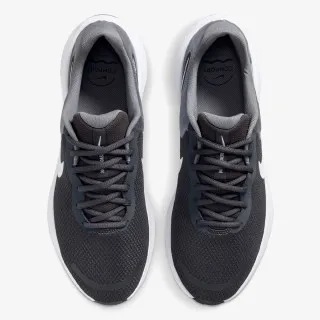 Nike Revolution 7 