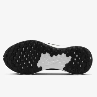 Nike Revolution 7 