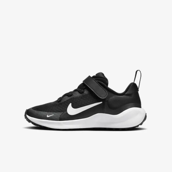 Nike Revolution 7 