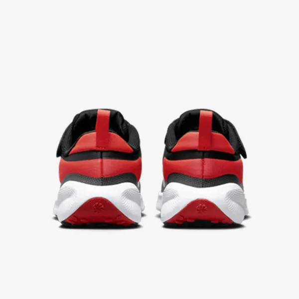 Nike Revolution 7 