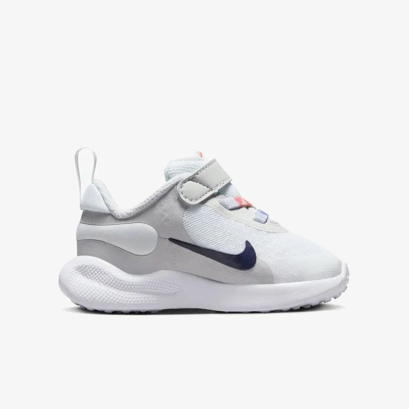 Nike Revolution 7 