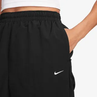 Nike Essential 