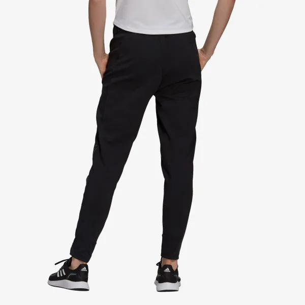 adidas DESIGNED TO MOVE 