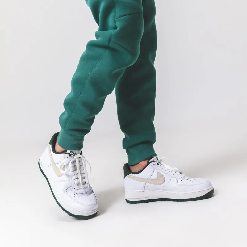 Nike Air Force 1 '07 LV8 