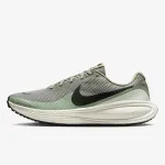 Nike NIKE REVOLUTION 8 