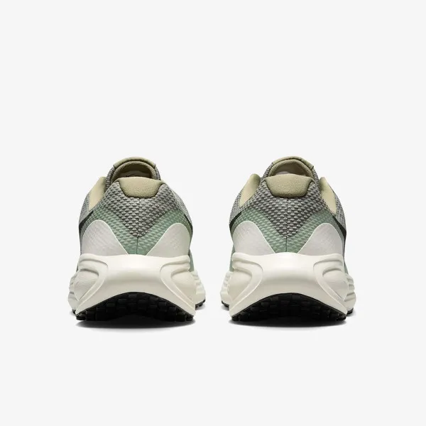 Nike NIKE REVOLUTION 8 