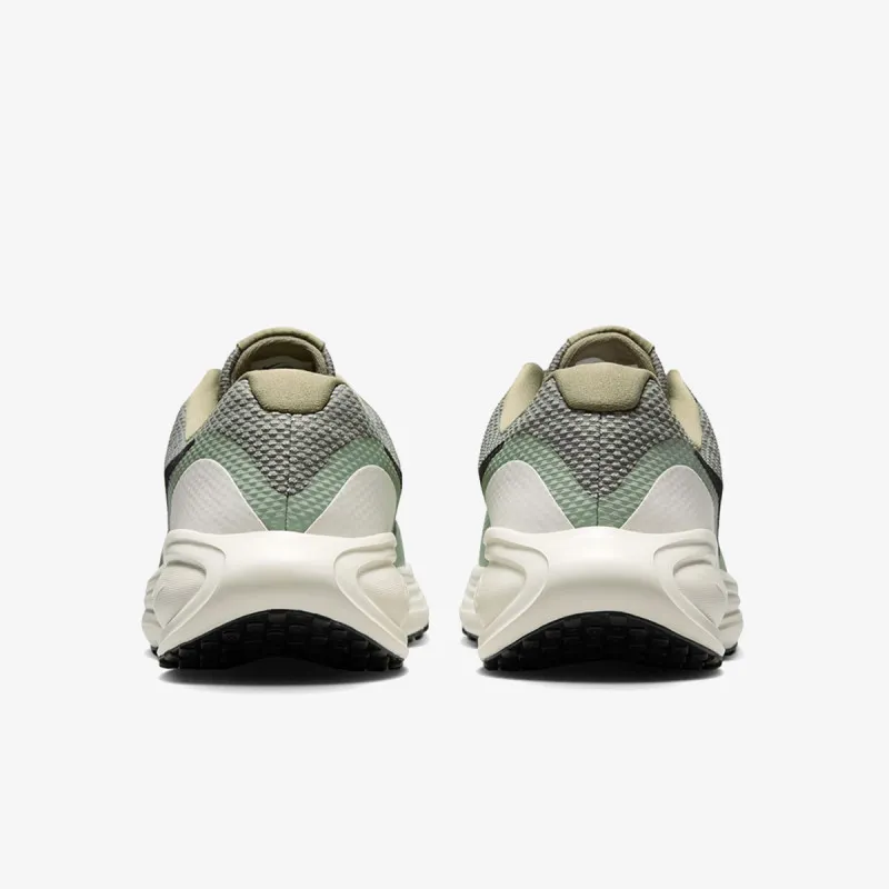 Nike NIKE REVOLUTION 8 