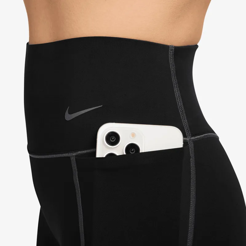 Nike Universa 