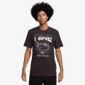 Nike U NSW TEE OC FB GFX BRNDRD 