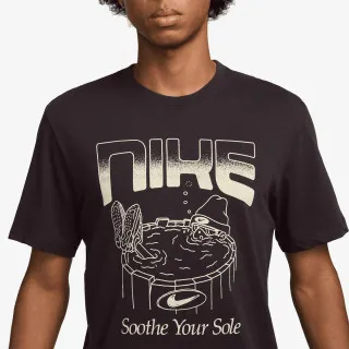 Nike U NSW TEE OC FB GFX BRNDRD 