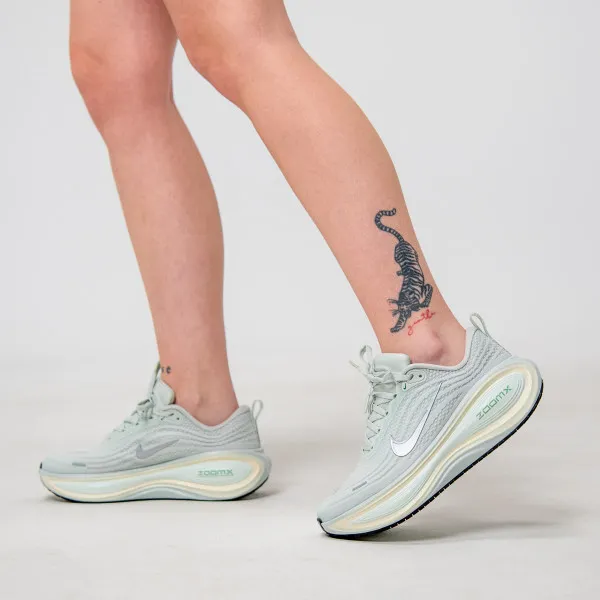 Nike W NIKE VOMERO PLUS 