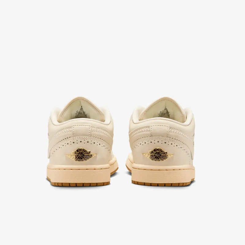 Nike WMNS AIR JORDAN 1 LOW SE 