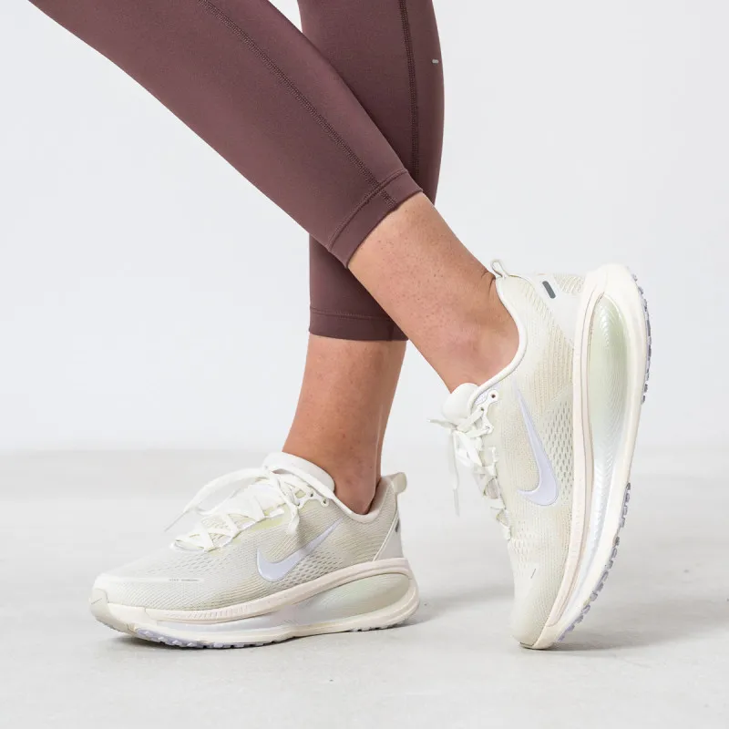 Nike W NIKE VOMERO 18 ESS 