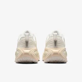 Nike W NIKE VOMERO PLUS ESS 