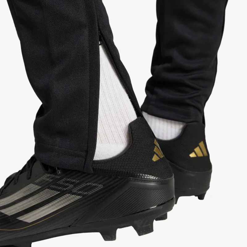 adidas SQ25 TR PNT 