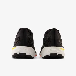 New Balance 860 v13 