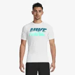 Nike Essential 