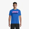 Nike Essential 