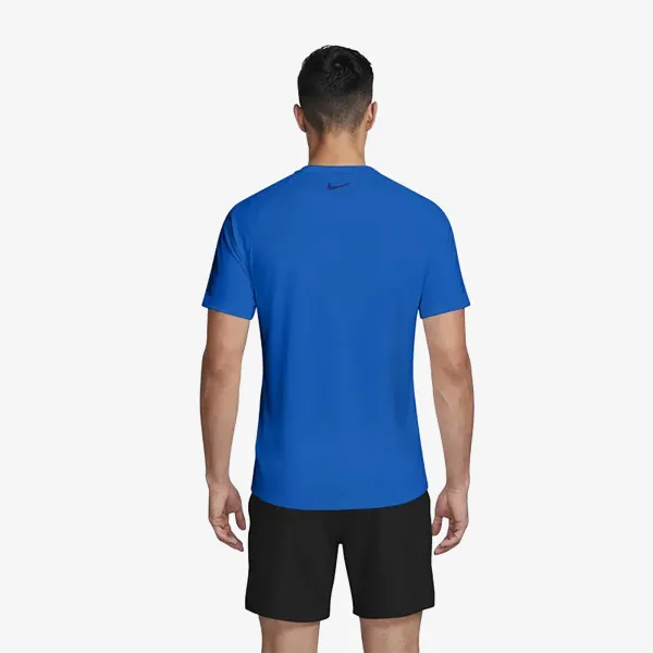 Nike Essential 