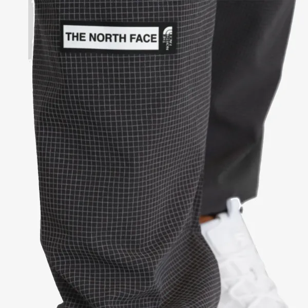 The North Face Hlače MOUNTAIN ATHLETICS WOVEN 