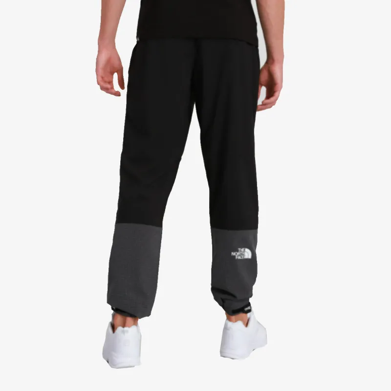 The North Face MOUNTAIN ATHLETICS WOVEN 