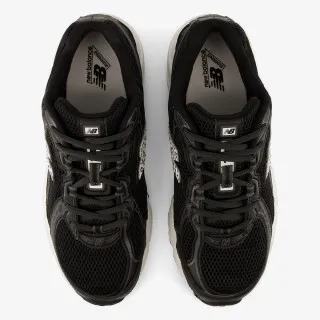 New Balance 740 