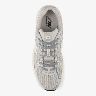 New Balance 740 
